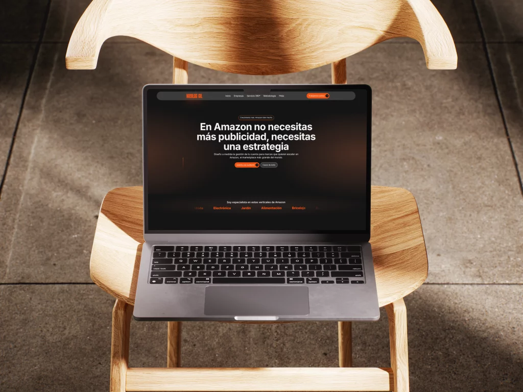 Diseño web corporativo para Nicolás Gil en MacBook Pro